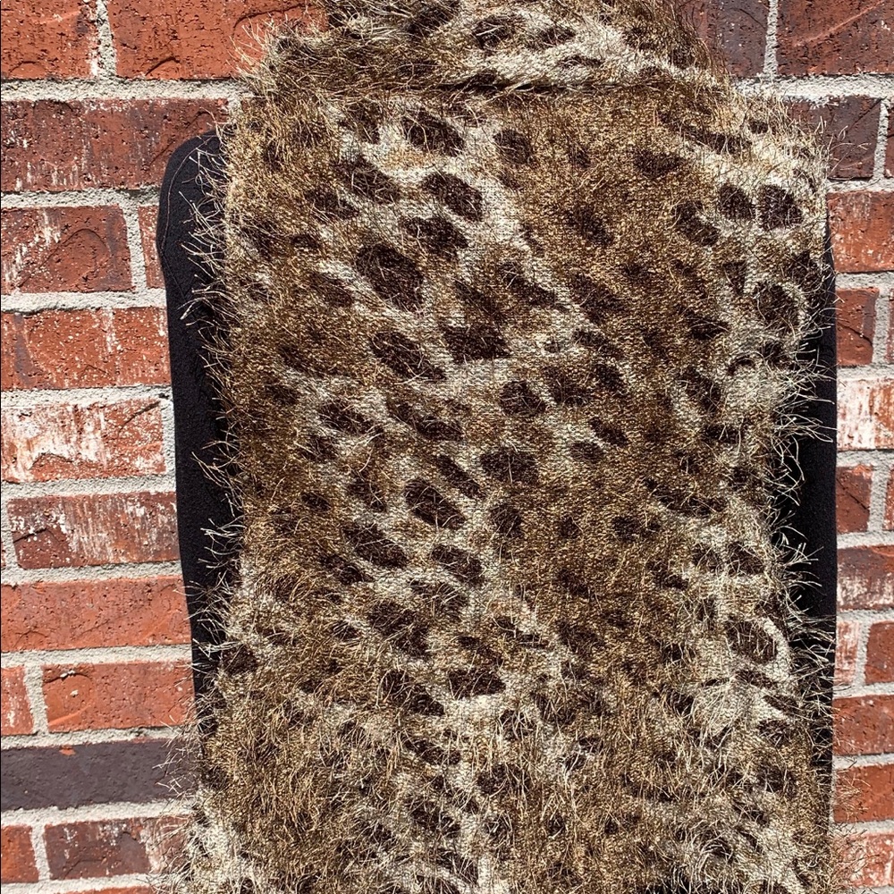 3-Way Leopard Vest - Picture 6 of 7